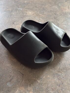 Adidas Black kids Yeezy slides